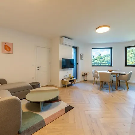 Apartment Modern View Flat With Free Parking