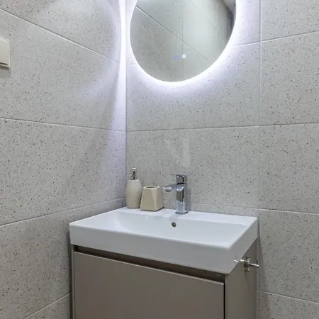 Modern View Flat With Free Parking * Warna