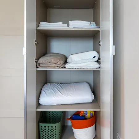 Modern View Flat With Free Parking Apartment
