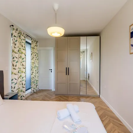 Modern View Flat With Free Parking